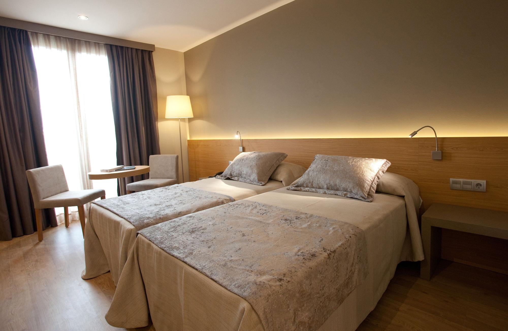 M.A. Hotel Sevilla Congresos Eksteriør billede