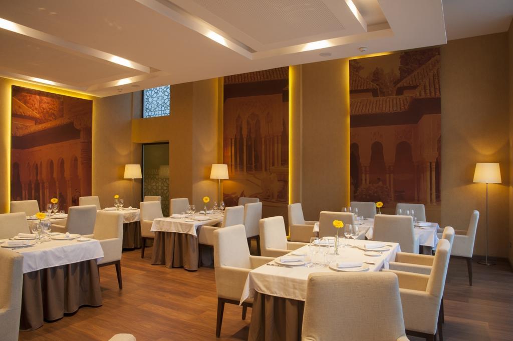 M.A. Hotel Sevilla Congresos Eksteriør billede