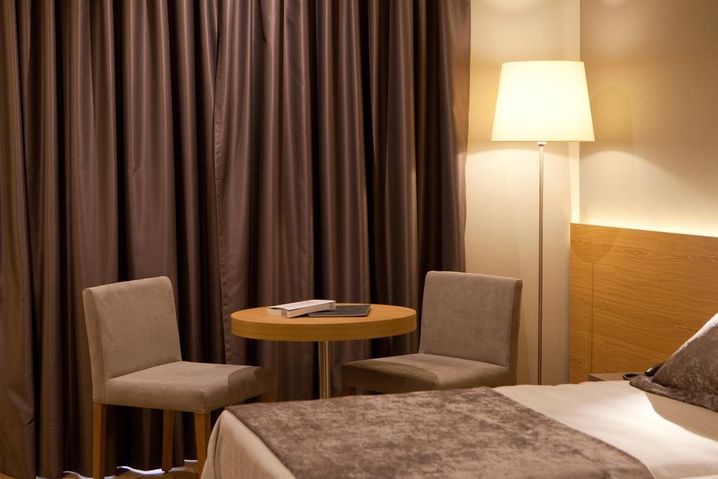M.A. Hotel Sevilla Congresos Eksteriør billede