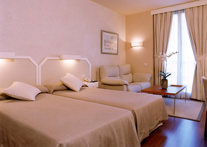 M.A. Hotel Sevilla Congresos Værelse billede