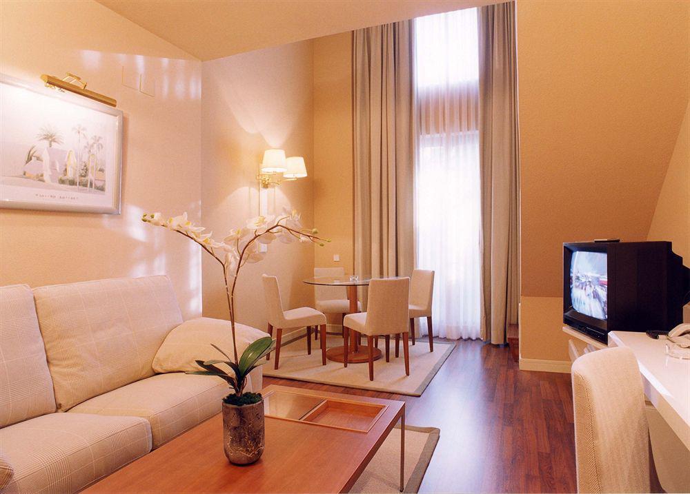 M.A. Hotel Sevilla Congresos Værelse billede
